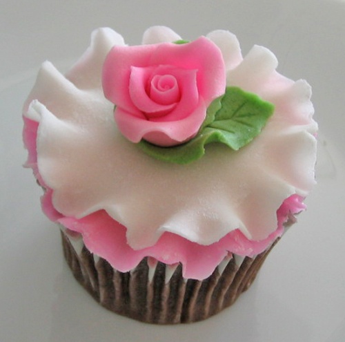 Flower shaped wedding cupcakes